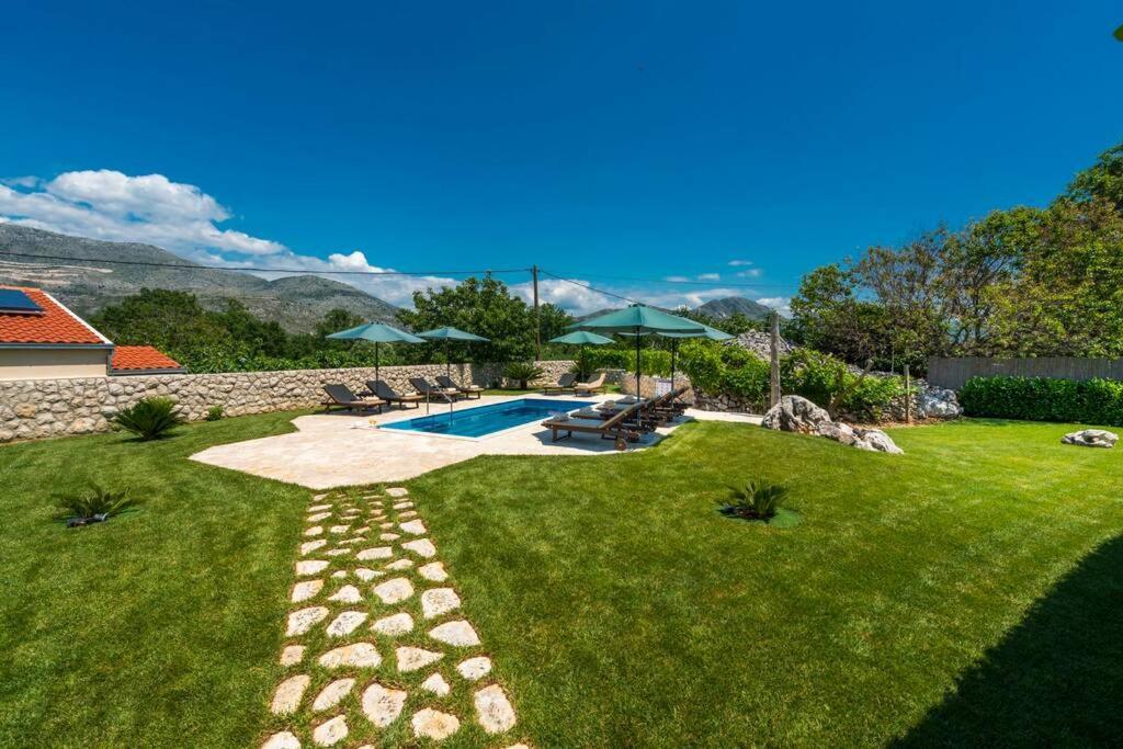 Vila Vergatum-Privacy,Gym,Billiards,Table Tennis Donji Brgat Exterior photo