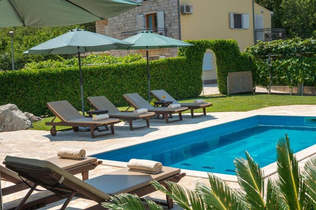 Vila Vergatum-Privacy,Gym,Billiards,Table Tennis Donji Brgat Exterior photo