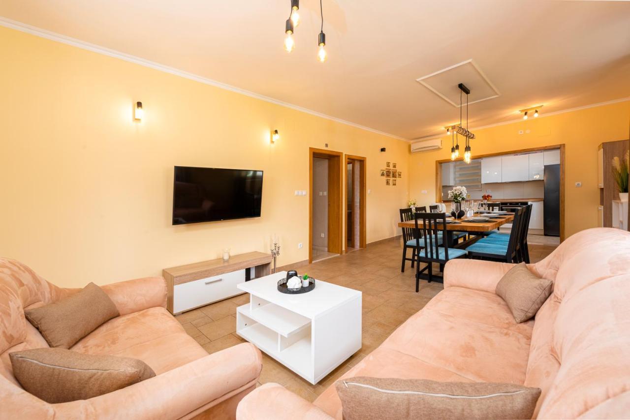 Vila Vergatum-Privacy,Gym,Billiards,Table Tennis Donji Brgat Exterior photo